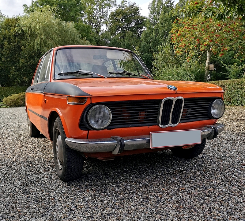 BMW 2002 orange